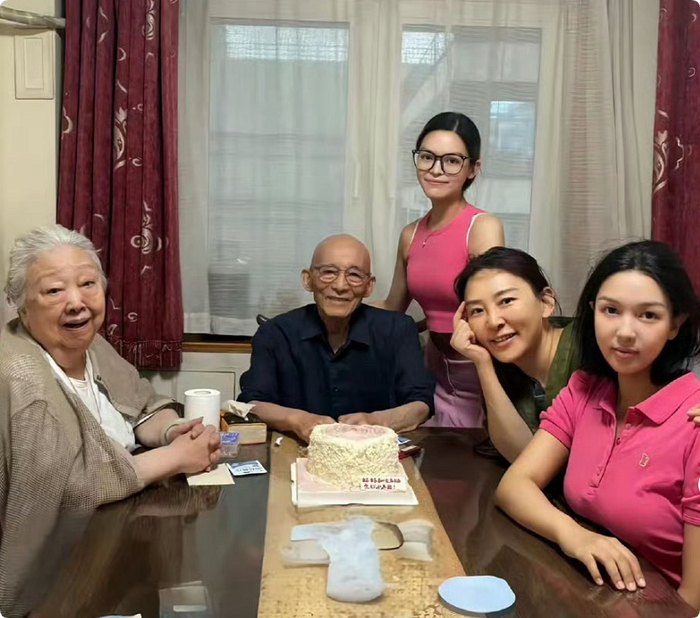 《把“济世为公”进行到底，游本昌女儿发声：将全部帛金捐作公益》配图 2