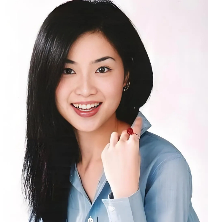 《53岁港姐谭小环近况曝光!嫁给蔡强荣生下2个孩子,如今全家移民买鱼》配图 2 《53岁港姐谭小环近况曝光!嫁给蔡强荣生下2个孩子,如今全家移民买鱼》配图 2