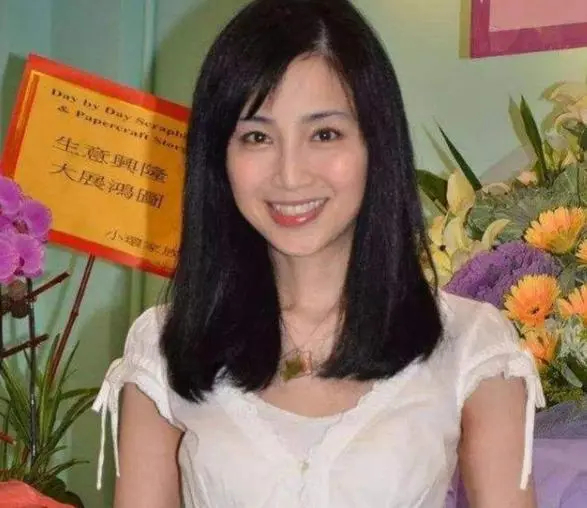 《53岁港姐谭小环近况曝光!嫁给蔡强荣生下2个孩子,如今全家移民买鱼》配图 5 《53岁港姐谭小环近况曝光!嫁给蔡强荣生下2个孩子,如今全家移民买鱼》配图 5