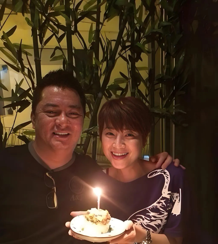 《53岁港姐谭小环近况曝光!嫁给蔡强荣生下2个孩子,如今全家移民买鱼》配图 8 《53岁港姐谭小环近况曝光!嫁给蔡强荣生下2个孩子,如今全家移民买鱼》配图 8
