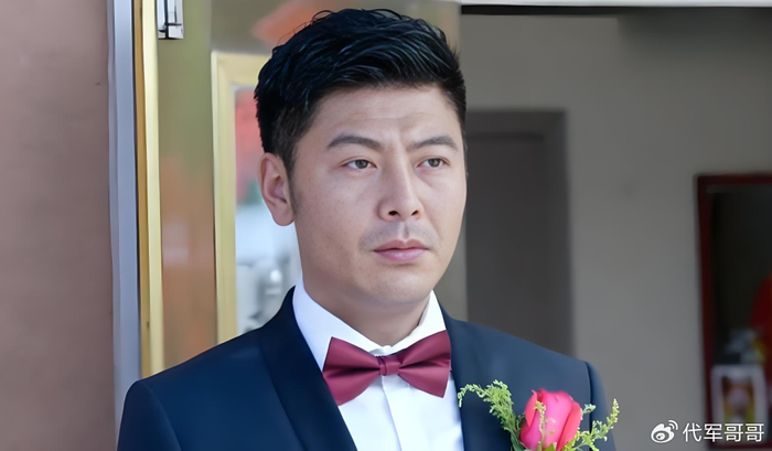 《47岁演员吴其江近况曝光!低调娶圈外美女,如今婚姻幸福成人生赢家》配图 3 《47岁演员吴其江近况曝光!低调娶圈外美女,如今婚姻幸福成人生赢家》配图 3