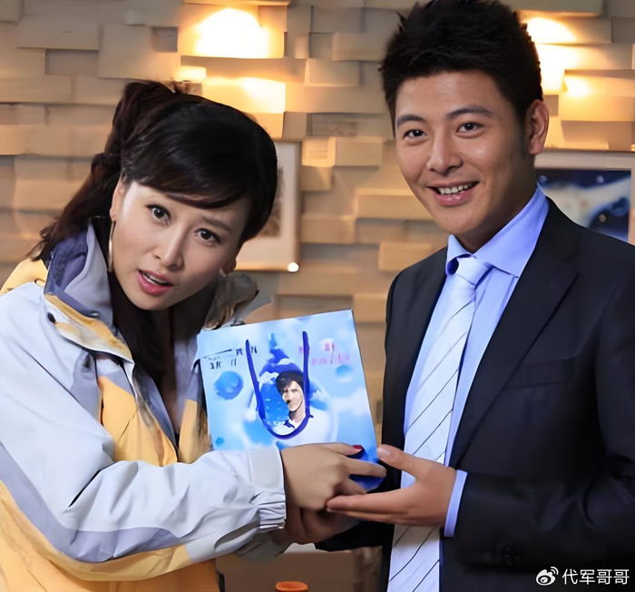 《47岁演员吴其江近况曝光!低调娶圈外美女,如今婚姻幸福成人生赢家》配图 8 《47岁演员吴其江近况曝光!低调娶圈外美女,如今婚姻幸福成人生赢家》配图 8