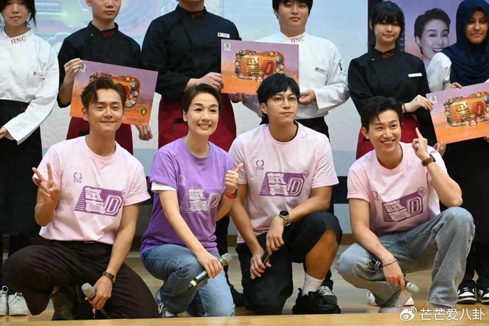 《TVB视帝张振朗回母校宣传节目大受欢迎,视后江美仪自嘲阿婆无人识》配图 1