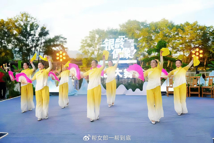 《山水为台,岁月发光:一场从徽州泥土里长出来的百姓舞台》配图 2 《山水为台,岁月发光:一场从徽州泥土里长出来的百姓舞台》配图 2
