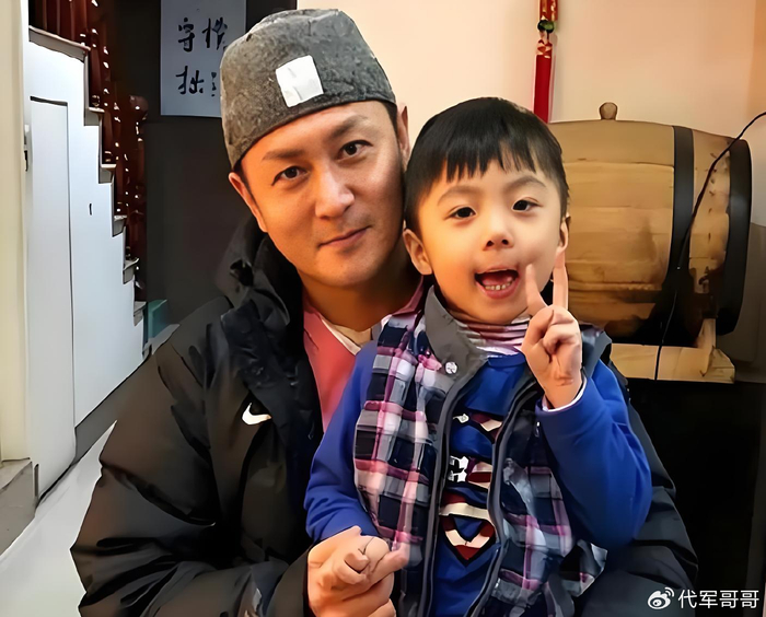 《赵擎:从孤儿到实力派演员,却被妻子卷跑财产,6个孩子都非亲生》配图 10 《赵擎:从孤儿到实力派演员,却被妻子卷跑财产,6个孩子都非亲生》配图 10