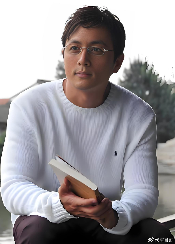 《赵擎:从孤儿到实力派演员,却被妻子卷跑财产,6个孩子都非亲生》配图 12 《赵擎:从孤儿到实力派演员,却被妻子卷跑财产,6个孩子都非亲生》配图 12