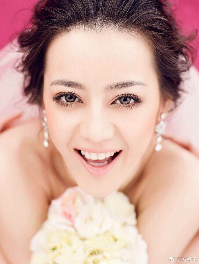 《迪丽热巴早年间的一组婚纱写真被曝光》配图 4 《迪丽热巴早年间的一组婚纱写真被曝光》配图 4