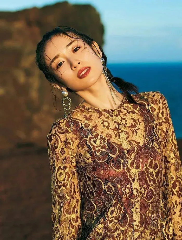 《真人版娜美,81-57-83三围!动漫级黄金腰臀美感,美貌专一双在线》配图 34 《真人版娜美,81-57-83三围!动漫级黄金腰臀美感,美貌专一双在线》配图 34