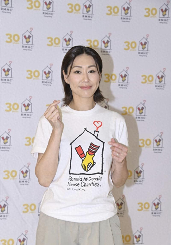 《胡定欣离巢TVB被曝开公司,丈夫背后出钱,丈夫任职医生月入百万》配图 1 《胡定欣离巢TVB被曝开公司,丈夫背后出钱,丈夫任职医生月入百万》配图 1