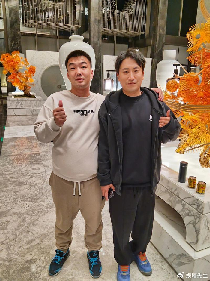 《他是赵本山最有钱的徒弟,被曝住5000平豪宅,平时能把金条当盆栽》配图 3 《他是赵本山最有钱的徒弟,被曝住5000平豪宅,平时能把金条当盆栽》配图 3