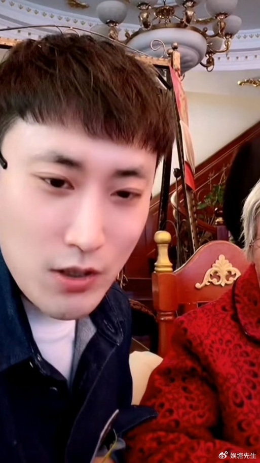 《他是赵本山最有钱的徒弟,被曝住5000平豪宅,平时能把金条当盆栽》配图 18 《他是赵本山最有钱的徒弟,被曝住5000平豪宅,平时能把金条当盆栽》配图 18