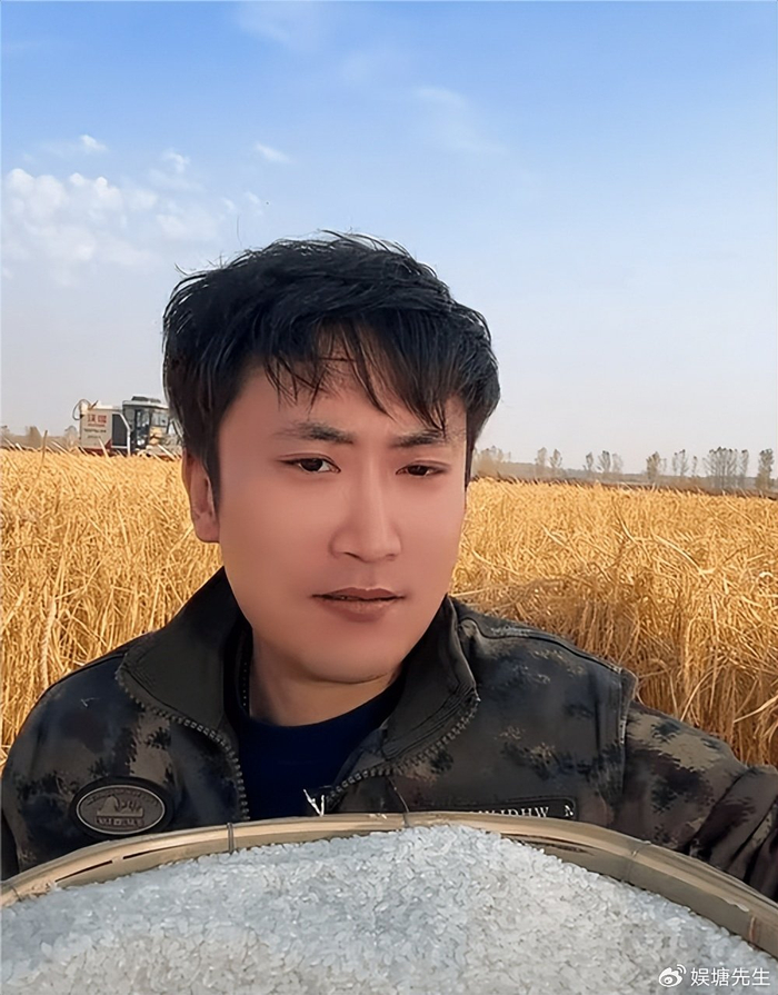 《他是赵本山最有钱的徒弟,被曝住5000平豪宅,平时能把金条当盆栽》配图 20 《他是赵本山最有钱的徒弟,被曝住5000平豪宅,平时能把金条当盆栽》配图 20
