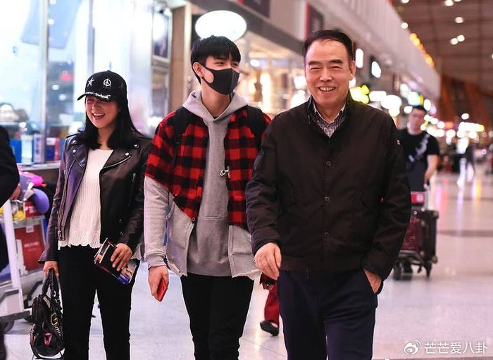 《恋情瓜再升级!狗仔曝迪丽热巴陈飞宇要见家长,陈红夫妻态度难猜》配图 11 《恋情瓜再升级!狗仔曝迪丽热巴陈飞宇要见家长,陈红夫妻态度难猜》配图 11