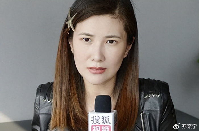 《当年她因败坏印小天而走红,得以嫁给大导演,多年过去现状如何?》配图 1 《当年她因败坏印小天而走红,得以嫁给大导演,多年过去现状如何?》配图 1