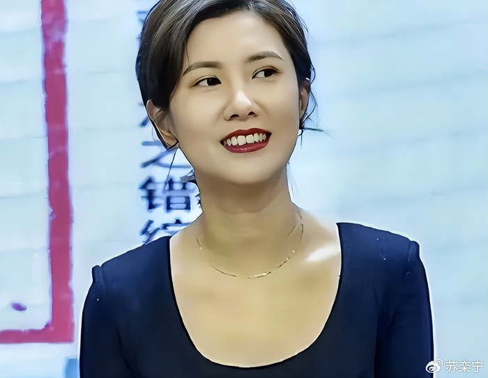 《当年她因败坏印小天而走红,得以嫁给大导演,多年过去现状如何?》配图 6 《当年她因败坏印小天而走红,得以嫁给大导演,多年过去现状如何?》配图 6