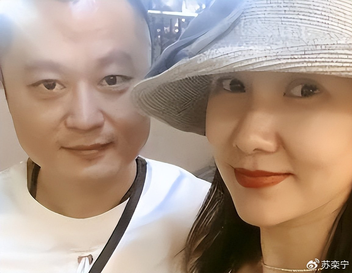 《当年她因败坏印小天而走红,得以嫁给大导演,多年过去现状如何?》配图 10 《当年她因败坏印小天而走红,得以嫁给大导演,多年过去现状如何?》配图 10
