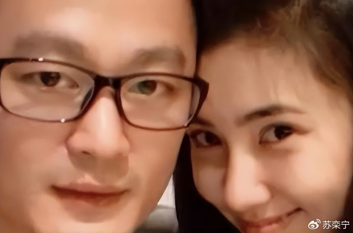 《当年她因败坏印小天而走红,得以嫁给大导演,多年过去现状如何?》配图 11 《当年她因败坏印小天而走红,得以嫁给大导演,多年过去现状如何?》配图 11