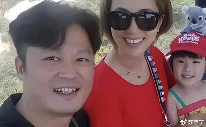 《当年她因败坏印小天而走红,得以嫁给大导演,多年过去现状如何?》配图 12 《当年她因败坏印小天而走红,得以嫁给大导演,多年过去现状如何?》配图 12