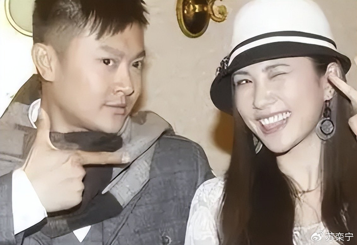《当年她因败坏印小天而走红,得以嫁给大导演,多年过去现状如何?》配图 22 《当年她因败坏印小天而走红,得以嫁给大导演,多年过去现状如何?》配图 22