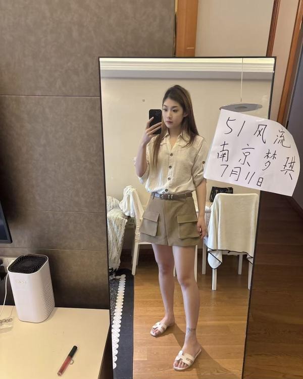 《南站梦琪176美腿》配图 1 《南站梦琪176美腿》配图 1