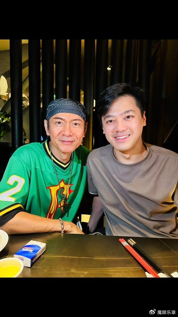 《恭喜！香港艺人夫妇儿子将结婚，公开婚纱照，由学生时代开始恋爱》配图 5