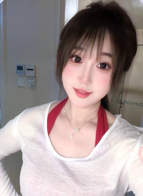 《白嫩性感美女凡凡》配图 1 《白嫩性感美女凡凡》配图 1