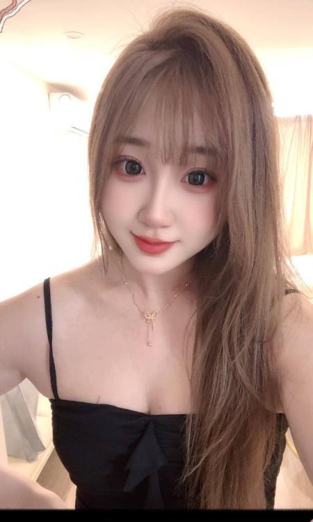《白嫩性感美女凡凡》配图 2 《白嫩性感美女凡凡》配图 2