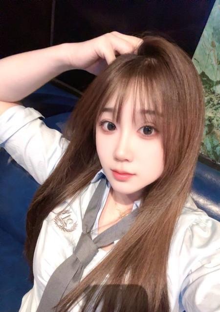 《白嫩性感美女凡凡》配图 3 《白嫩性感美女凡凡》配图 3