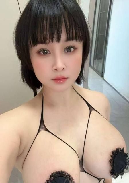 《罗湖大波小姐姐》配图 1 《罗湖大波小姐姐》配图 1