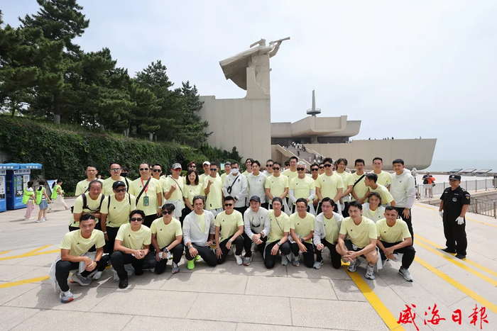 《参观刘公岛、打卡至海港湾……香港明星足球队化身威海文旅“推荐官”》配图 6 《参观刘公岛、打卡至海港湾……香港明星足球队化身威海文旅“推荐官”》配图 6