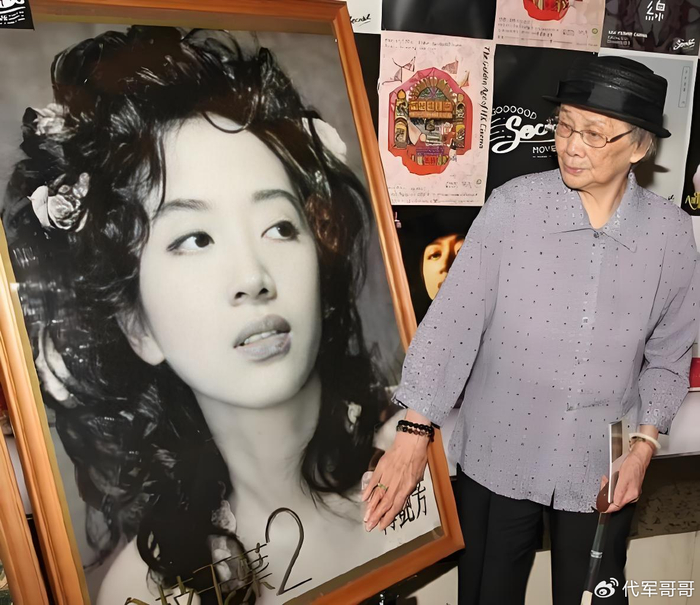 《梅艳芳妈妈去世!享年102岁,死因曝光让人唏嘘》配图 1 《梅艳芳妈妈去世!享年102岁,死因曝光让人唏嘘》配图 1