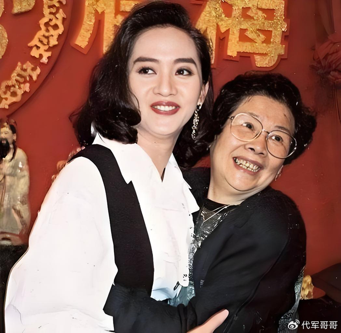 《梅艳芳妈妈去世!享年102岁,死因曝光让人唏嘘》配图 5 《梅艳芳妈妈去世!享年102岁,死因曝光让人唏嘘》配图 5