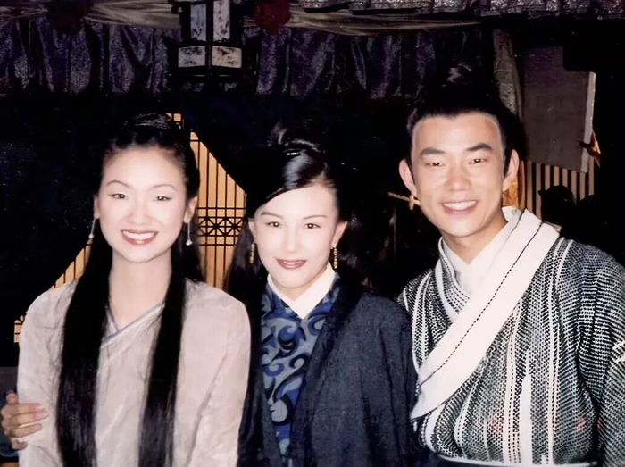 《52岁知名女演员复出!自曝整容失败,现已被前夫搞到倾家荡产》配图 2 《52岁知名女演员复出!自曝整容失败,现已被前夫搞到倾家荡产》配图 2