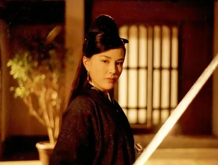 《52岁知名女演员复出!自曝整容失败,现已被前夫搞到倾家荡产》配图 3 《52岁知名女演员复出!自曝整容失败,现已被前夫搞到倾家荡产》配图 3