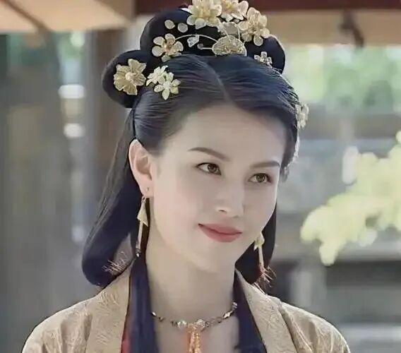 《52岁知名女演员复出!自曝整容失败,现已被前夫搞到倾家荡产》配图 4 《52岁知名女演员复出!自曝整容失败,现已被前夫搞到倾家荡产》配图 4