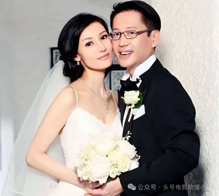 《2026香港小姐选出,无人在意!霍启刚拒当评委,早已不是豪门的菜》配图 15 《2026香港小姐选出,无人在意!霍启刚拒当评委,早已不是豪门的菜》配图 15