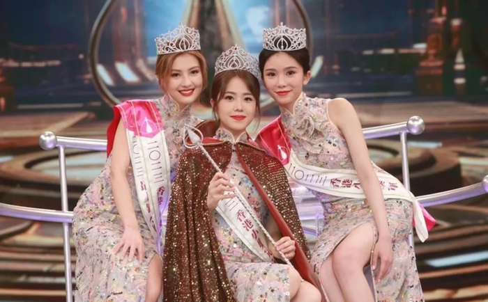 《2026香港小姐选出,无人在意!霍启刚拒当评委,早已不是豪门的菜》配图 27 《2026香港小姐选出,无人在意!霍启刚拒当评委,早已不是豪门的菜》配图 27