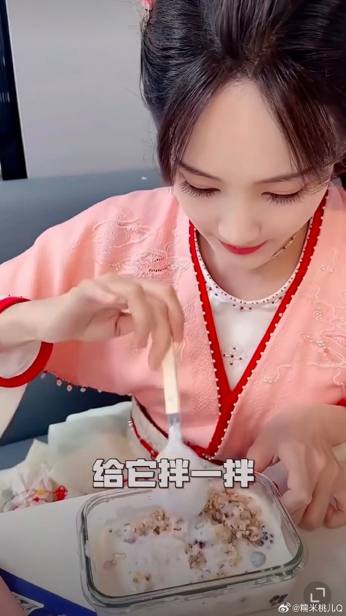 《演员李一桐发文:“谁说我做饭狗都不吃?”》配图 4 《演员李一桐发文:“谁说我做饭狗都不吃?”》配图 4