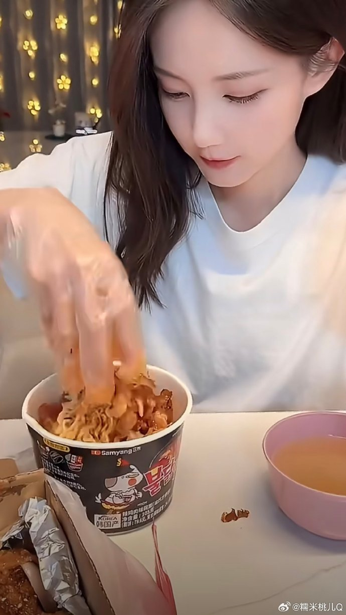《演员李一桐发文:“谁说我做饭狗都不吃?”》配图 5 《演员李一桐发文:“谁说我做饭狗都不吃?”》配图 5