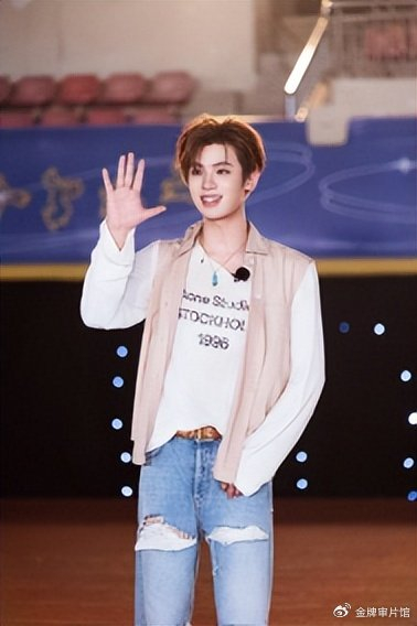 《成都广场舞battle 潮汕手捶牛肉丸 《不想睡的星期五》双城开玩》配图 4