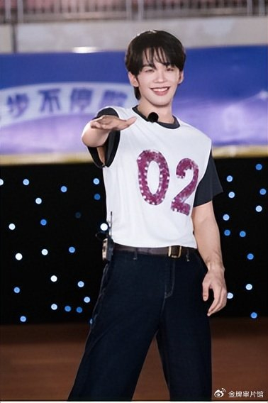 《成都广场舞battle 潮汕手捶牛肉丸 《不想睡的星期五》双城开玩》配图 9