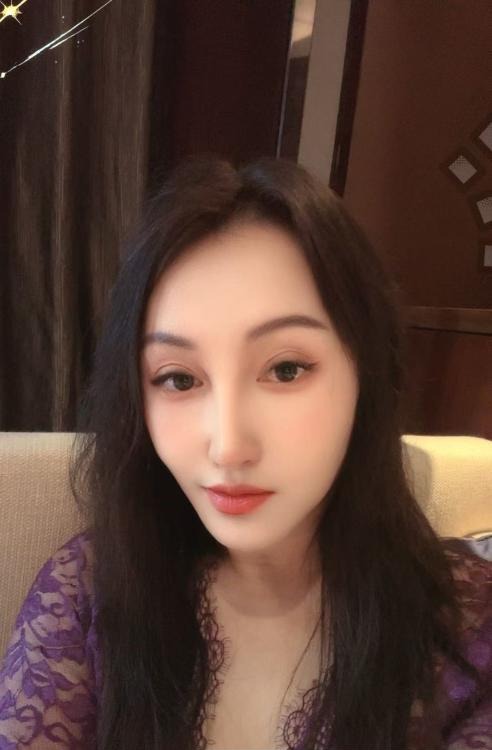 《合生汇附近的风骚御姐》配图 3 《合生汇附近的风骚御姐》配图 3