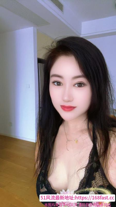 《服务系大奶少妇》配图 2 《服务系大奶少妇》配图 2