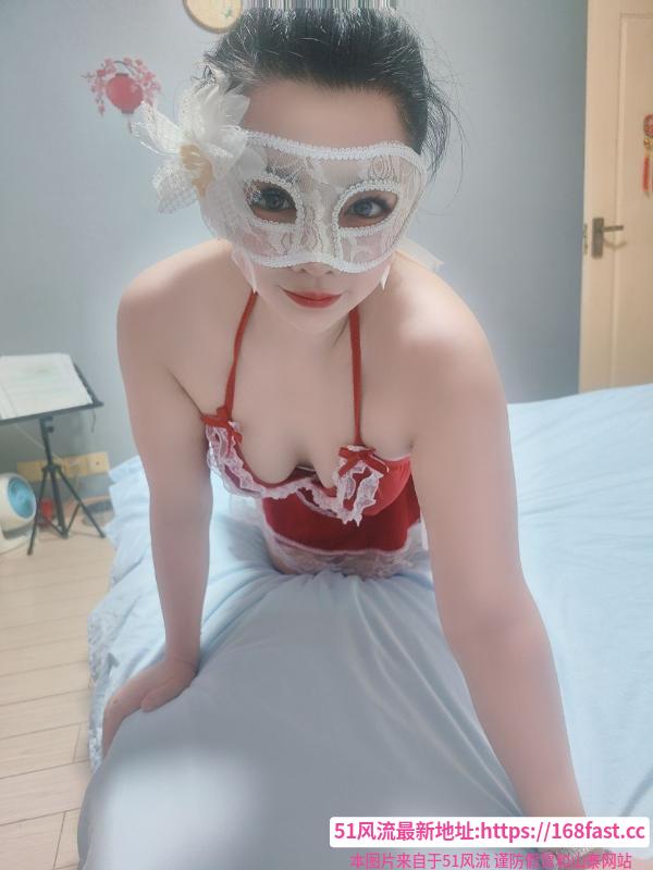 《深喉女王回归》配图 3