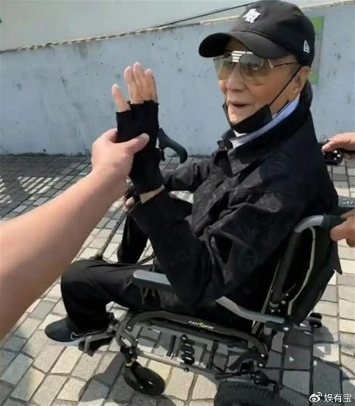 《谢贤遗嘱没写王菲名字,网友说他根本不认这个儿媳》配图 2 《谢贤遗嘱没写王菲名字,网友说他根本不认这个儿媳》配图 2