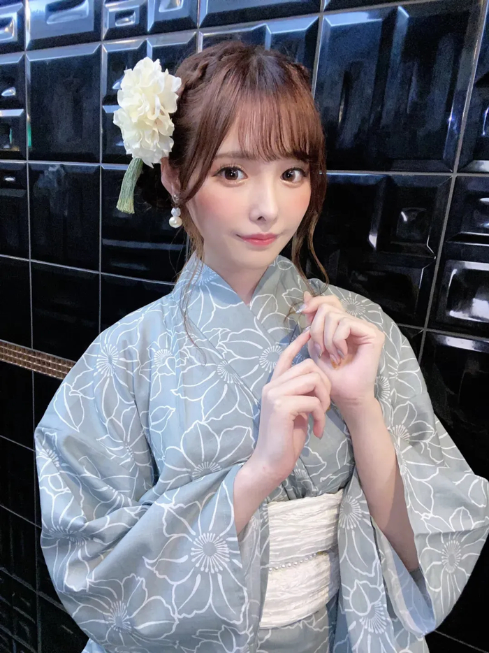 《巅峰优雅引退，166神级比例！治愈笑颜+业界第一美腿的偶像美学！》配图 3