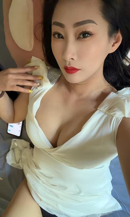 《居家服务型小骚妇》配图 4 《居家服务型小骚妇》配图 4