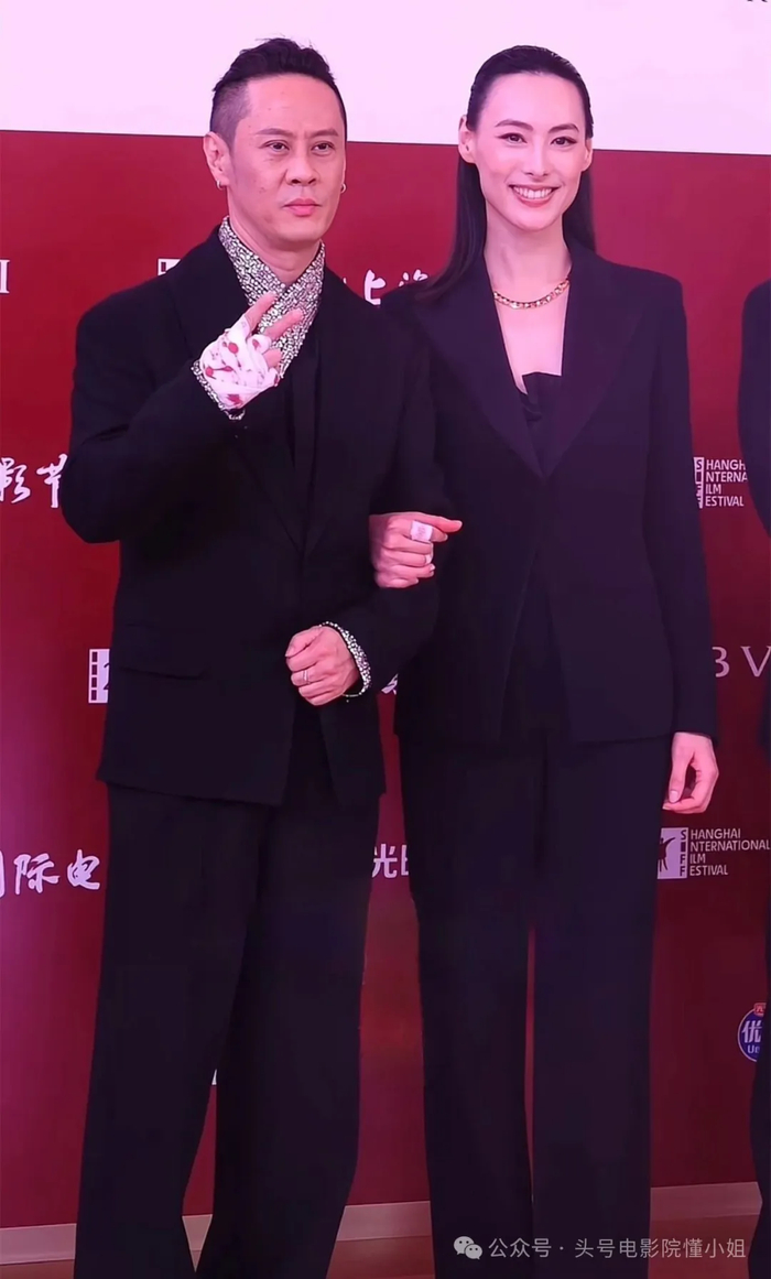 《梁洛施挽导演男友走红毯!跟李泽楷分手15年,大儿子撞脸爷爷李嘉诚》配图 1 《梁洛施挽导演男友走红毯!跟李泽楷分手15年,大儿子撞脸爷爷李嘉诚》配图 1