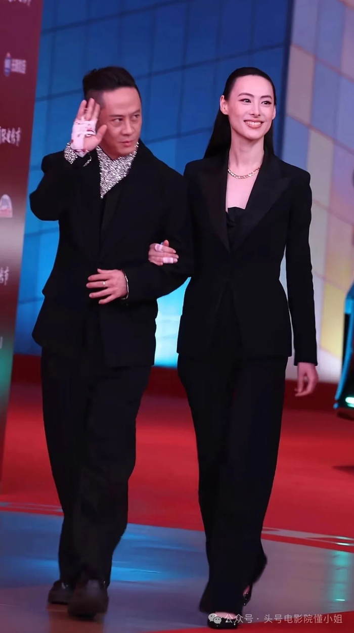《梁洛施挽导演男友走红毯!跟李泽楷分手15年,大儿子撞脸爷爷李嘉诚》配图 2 《梁洛施挽导演男友走红毯!跟李泽楷分手15年,大儿子撞脸爷爷李嘉诚》配图 2