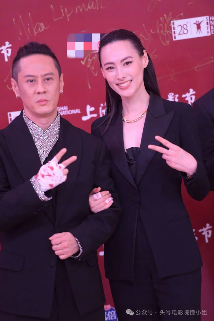 《梁洛施挽导演男友走红毯!跟李泽楷分手15年,大儿子撞脸爷爷李嘉诚》配图 22 《梁洛施挽导演男友走红毯!跟李泽楷分手15年,大儿子撞脸爷爷李嘉诚》配图 22